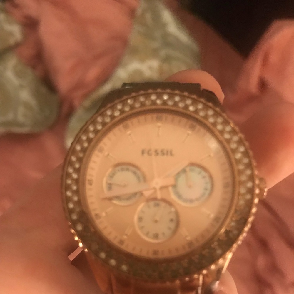 Rose Gold Fossil Watch - Picture 2 of 4